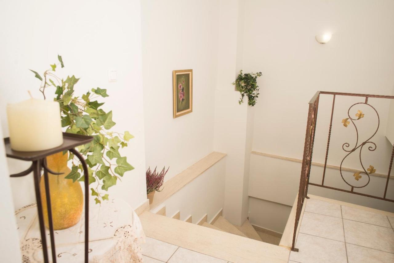 Maisonette With Garden In The Heart Of The Historical Kalamata Center Exterior foto
