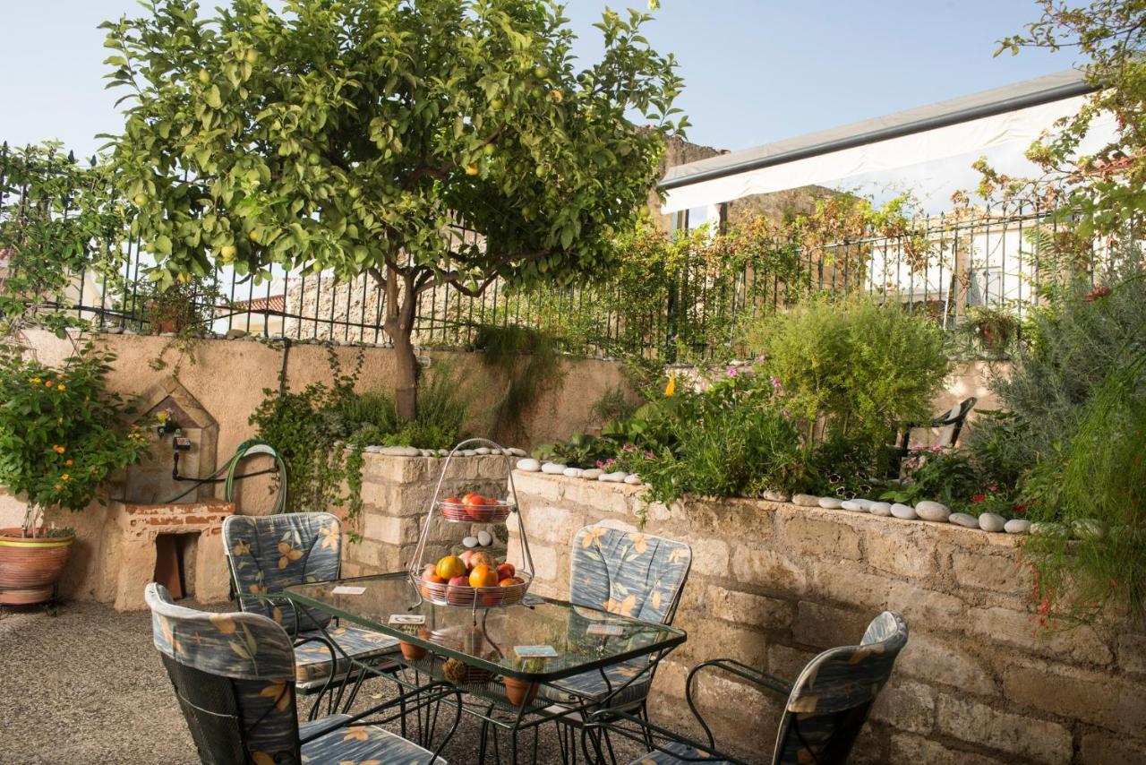 Maisonette With Garden In The Heart Of The Historical Kalamata Center Exterior foto